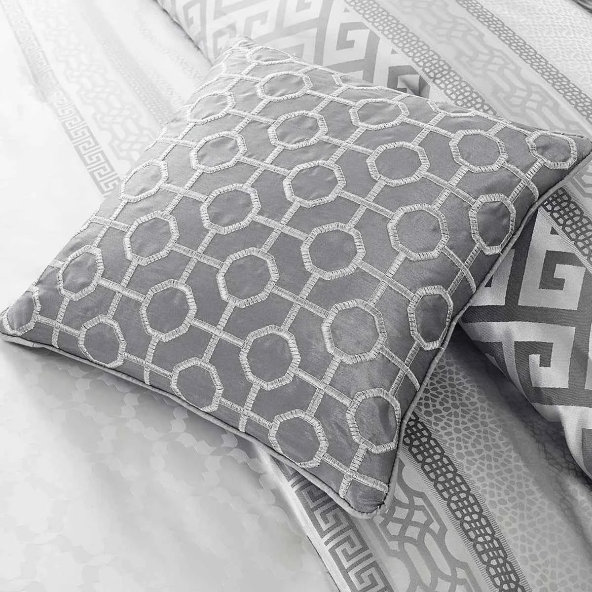 7-Piece Navy Blue Traditional Geometric King Comforter Set - Complete Bedding Ensemble with Pillows and Bed Skirt
