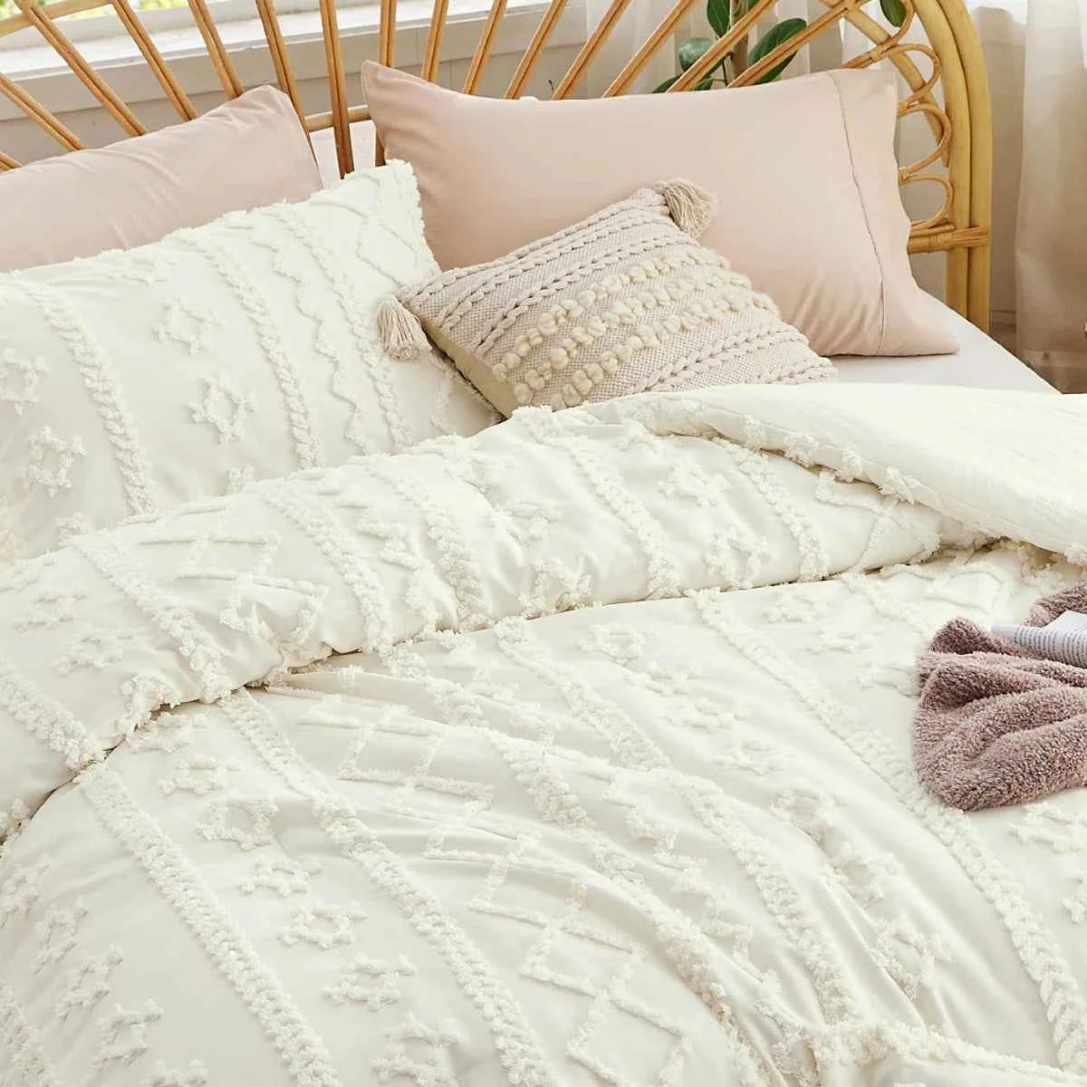 2-Piece Bedsure Beige Tufted Boho Twin Comforter Set - Shabby Farmhouse Jacquard Bedding with Embroidered Shams - Lesvorace