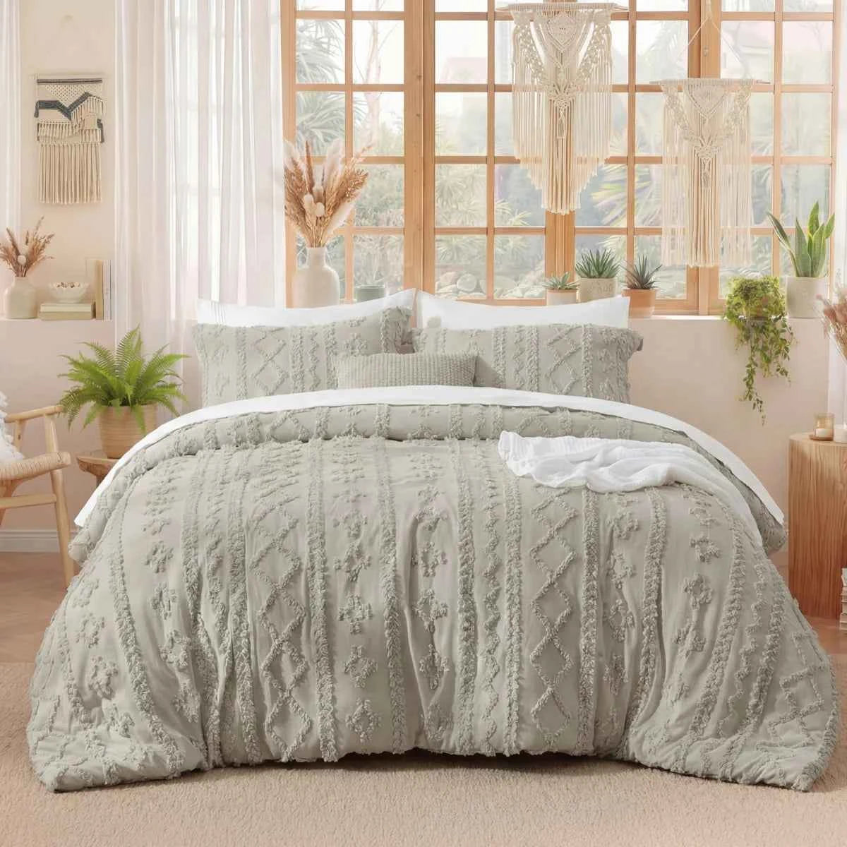 2-Piece Bedsure Beige Tufted Boho Twin Comforter Set - Shabby Farmhouse Jacquard Bedding with Embroidered Shams - Lesvorace