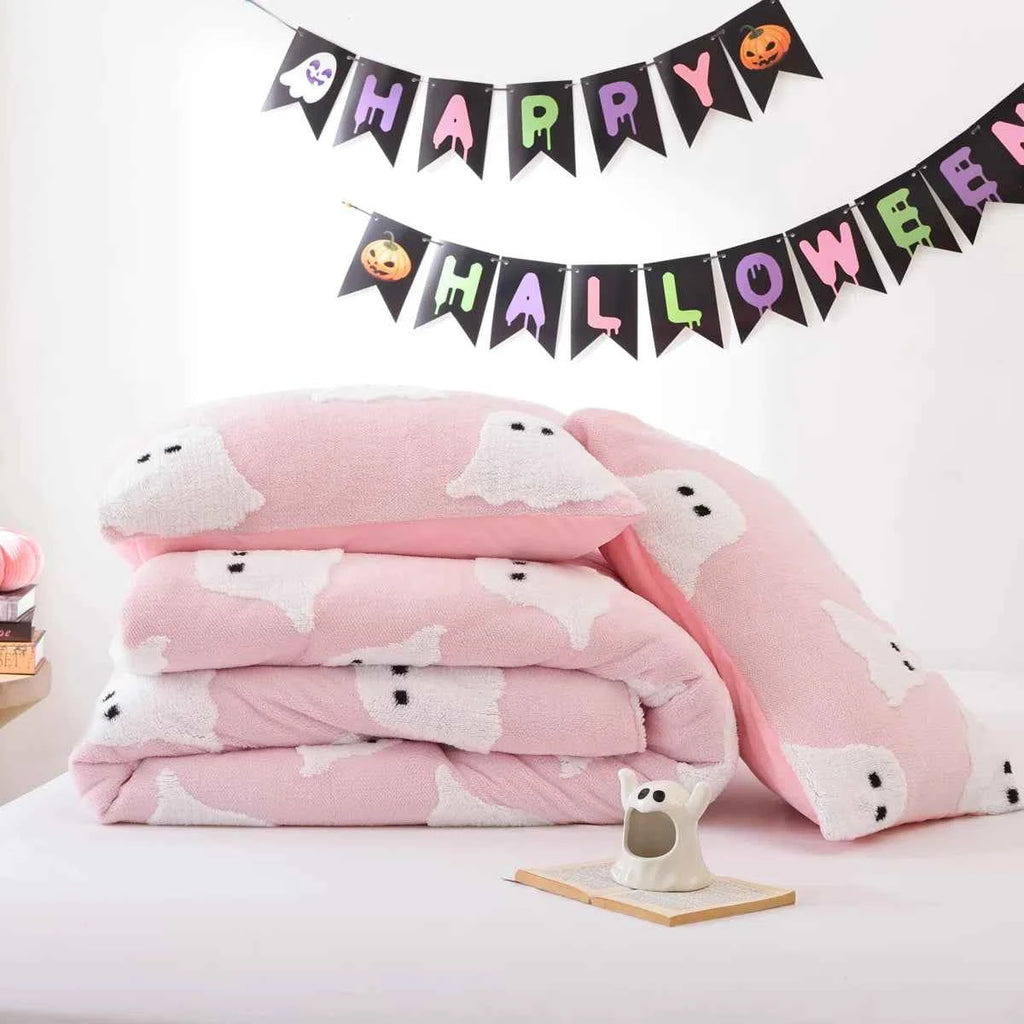 2-Piece Ghost Print Halloween Comforter Set - Twin Lightweight Velvet Seasonal Bedding with Pillowcase