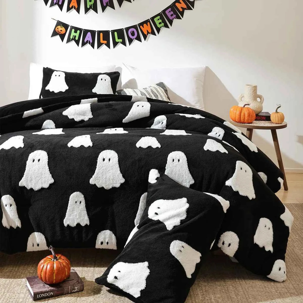 2-Piece Ghost Print Halloween Comforter Set - Twin Lightweight Velvet Seasonal Bedding with Pillowcase