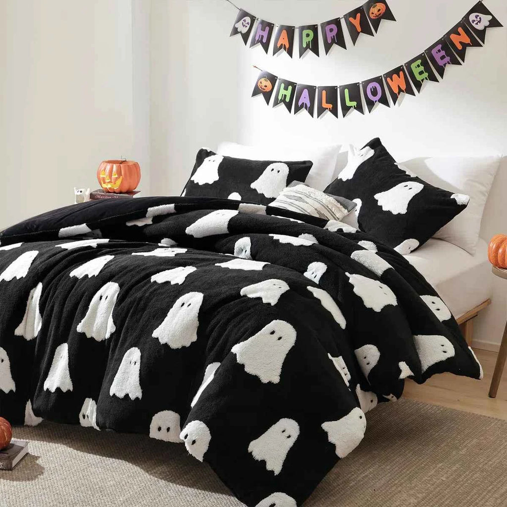 2-Piece Ghost Print Halloween Comforter Set - Twin Lightweight Velvet Seasonal Bedding with Pillowcase