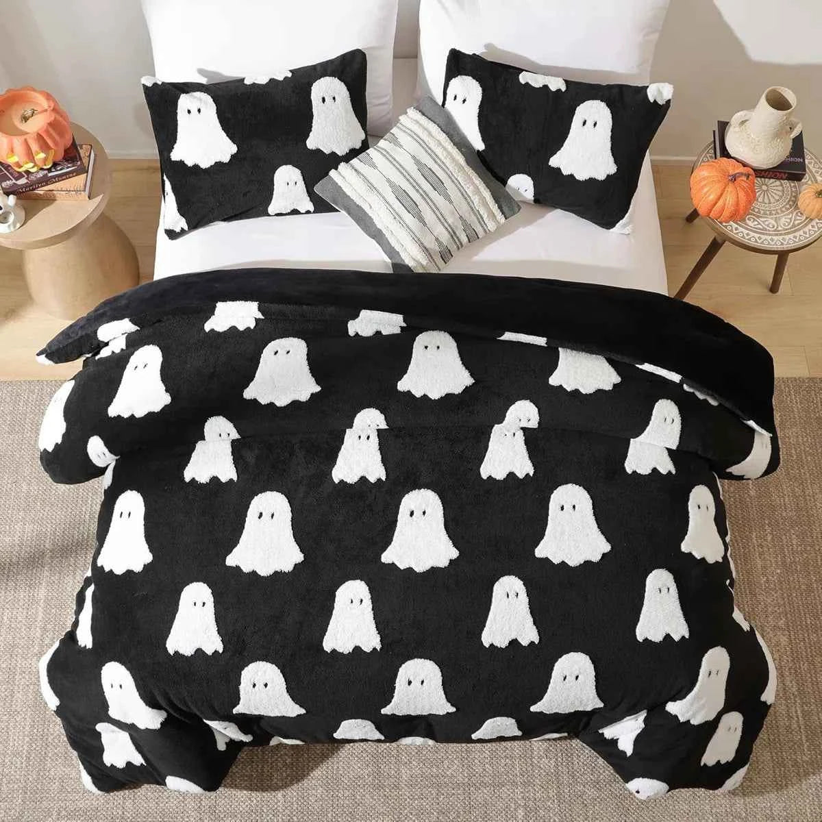 2-Piece Ghost Print Halloween Comforter Set - Twin Lightweight Velvet Seasonal Bedding with Pillowcase