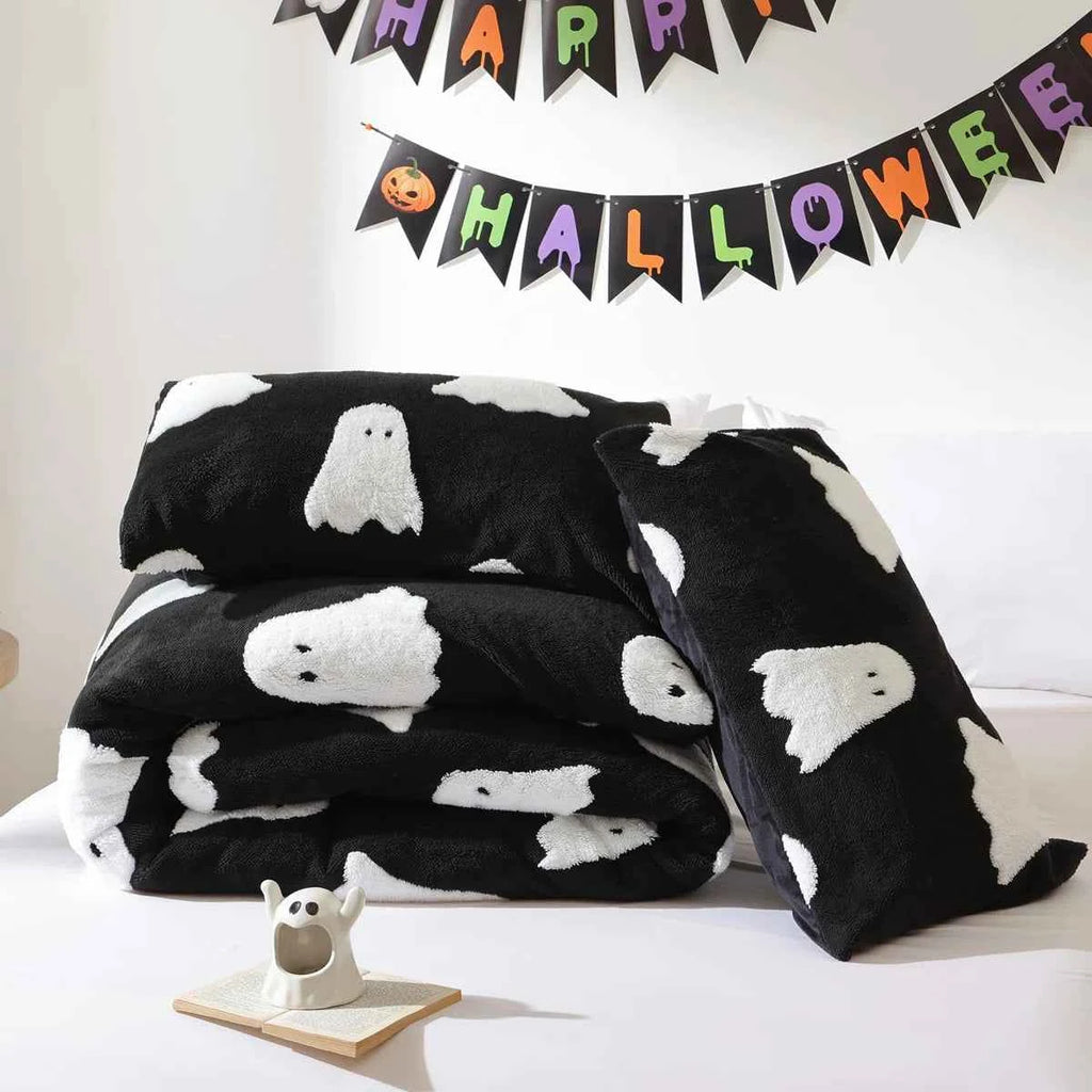 2-Piece Ghost Print Halloween Comforter Set - Twin Lightweight Velvet Seasonal Bedding with Pillowcase
