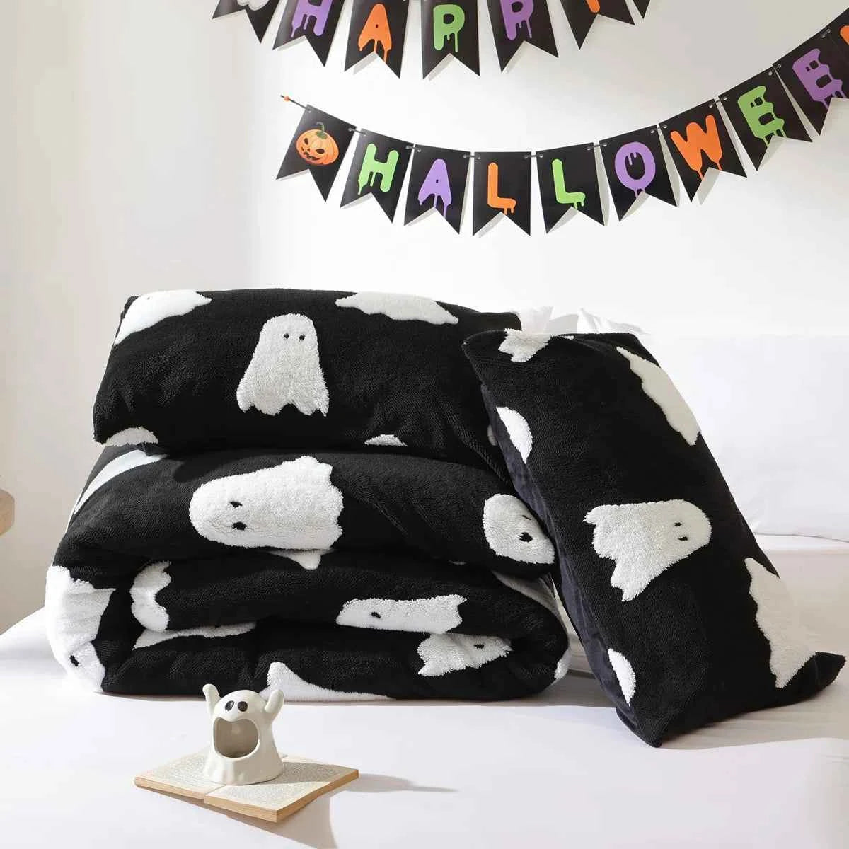 2-Piece Ghost Print Halloween Comforter Set - Twin Lightweight Velvet Seasonal Bedding with Pillowcase
