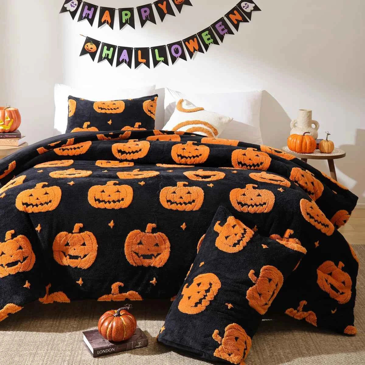 3-Piece Black Pumpkin Halloween Comforter Set - Velvet Jacquard Seasonal Bedding with Pillowcases
