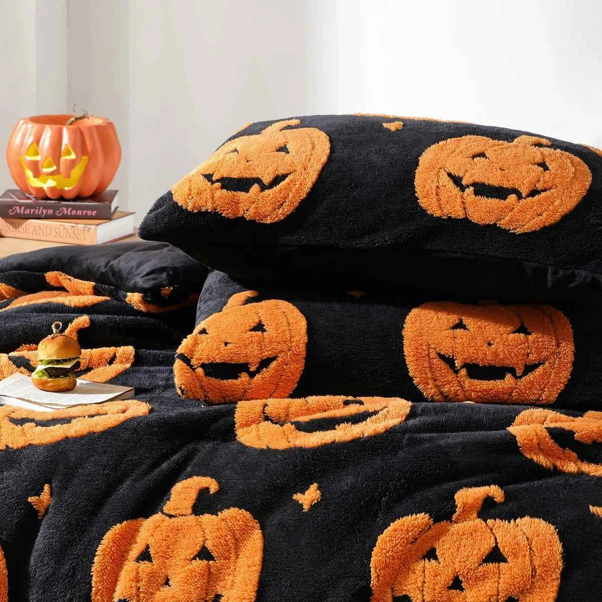 3-Piece Black Pumpkin Halloween Comforter Set - Velvet Jacquard Seasonal Bedding with Pillowcases