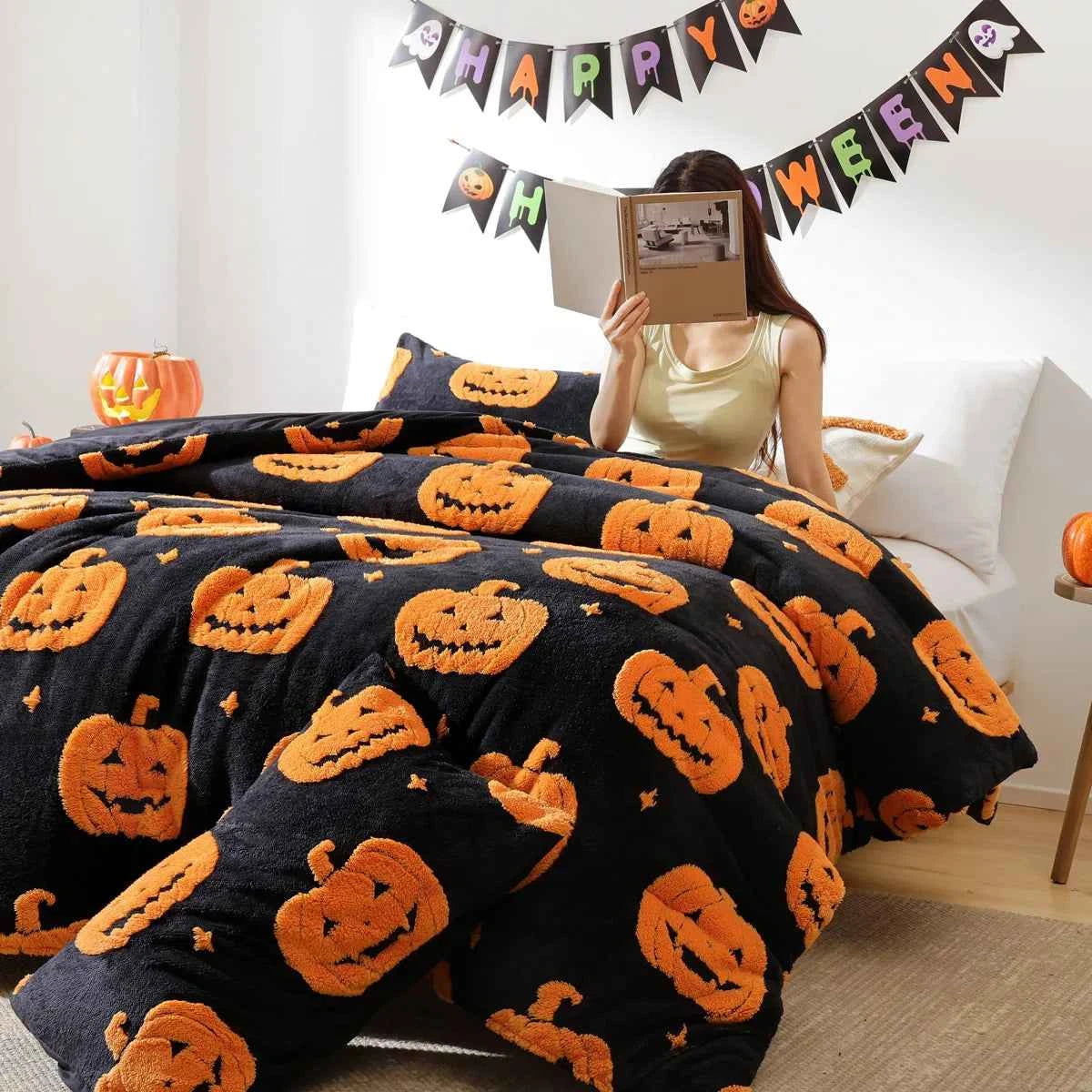 3-Piece Black Pumpkin Halloween Comforter Set - Velvet Jacquard Seasonal Bedding with Pillowcases